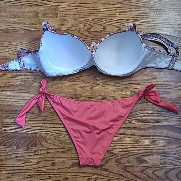 Bikini - Picture 4 of 10